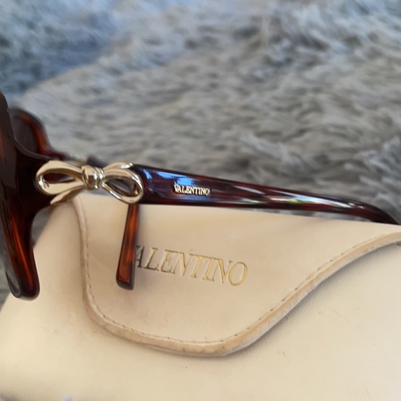 🕶Authentic Valentino Sunglasses🕶 - Picture 3 of 11